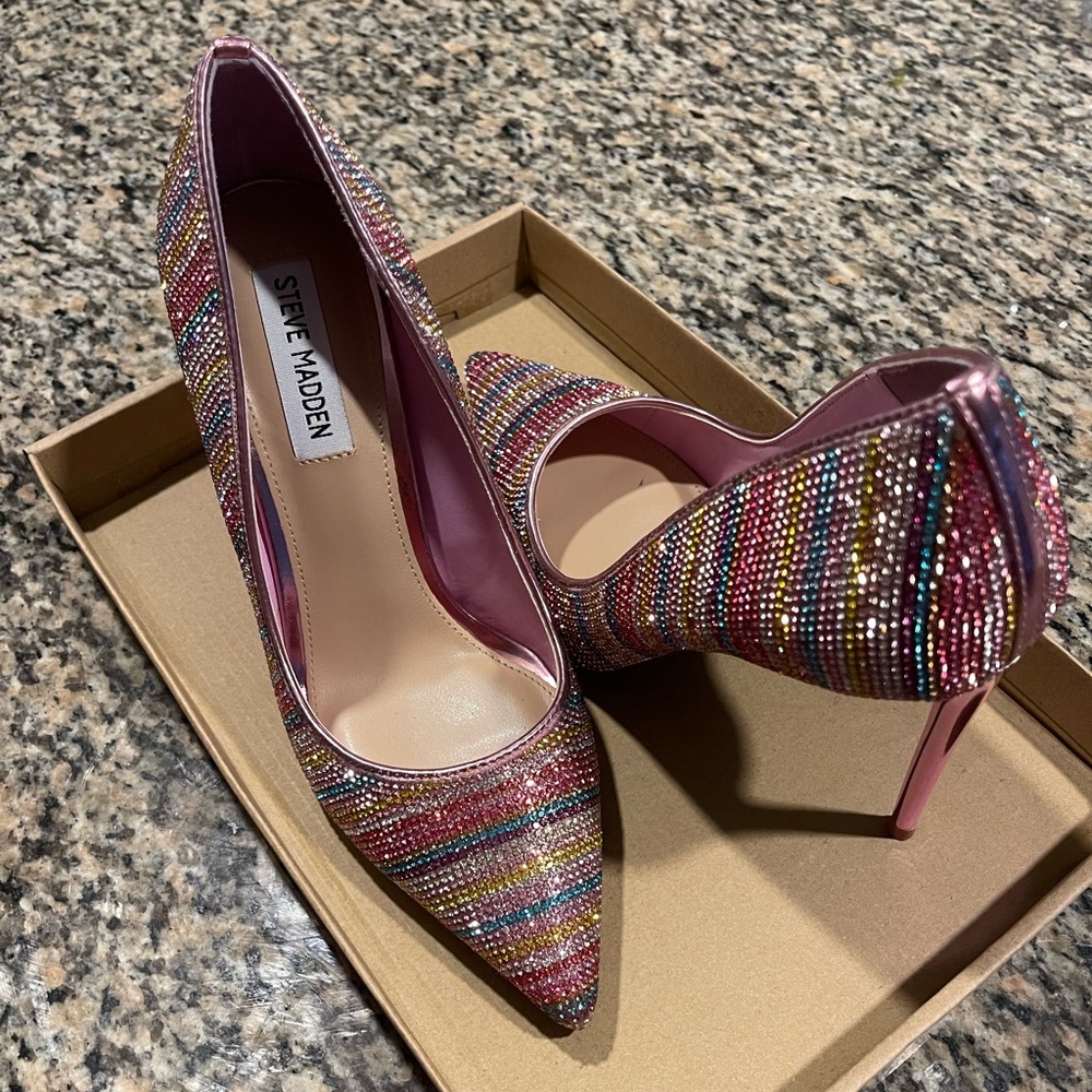 Vivacious Steve Madden size 7 - Brand New